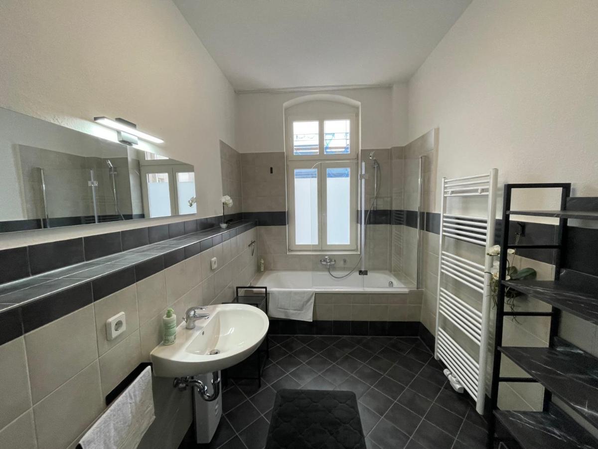 Lucky Stays Ls07 - Vollausstattung - Zentrum - Aufzug - Grosse Kueche - 2 Zimmer - Smart-Tv Maagdenburg Buitenkant foto